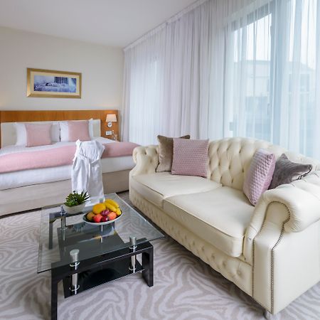 The Ellison Hotell Castlebar Exteriör bild